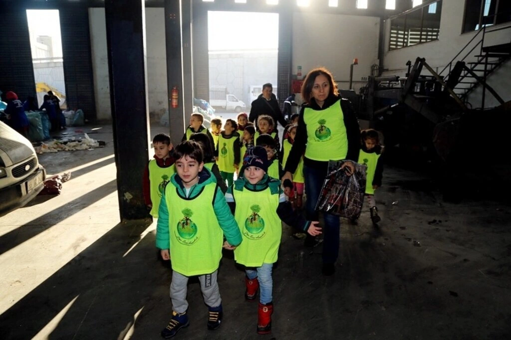 İlkadım'da miniklere geri dönüşüm eğitimi