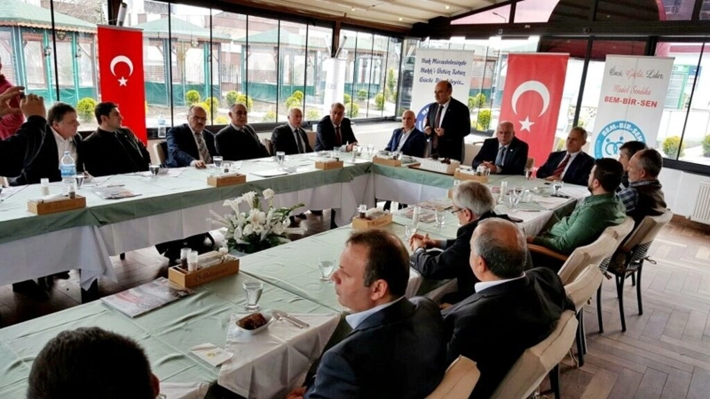Bem-Bir-Sen 23. kuruluş yıldönümünü Samsun'da gazetecilerle kutladı