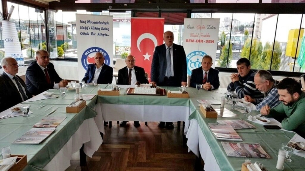 Bem-Bir-Sen 23. kuruluş yıldönümünü Samsun'da gazetecilerle kutladı
