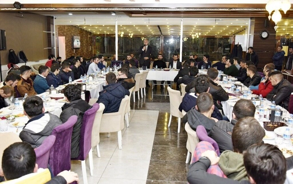 Başkan Hasan Togar AK gençleri Tekkeköy'de ağırladı