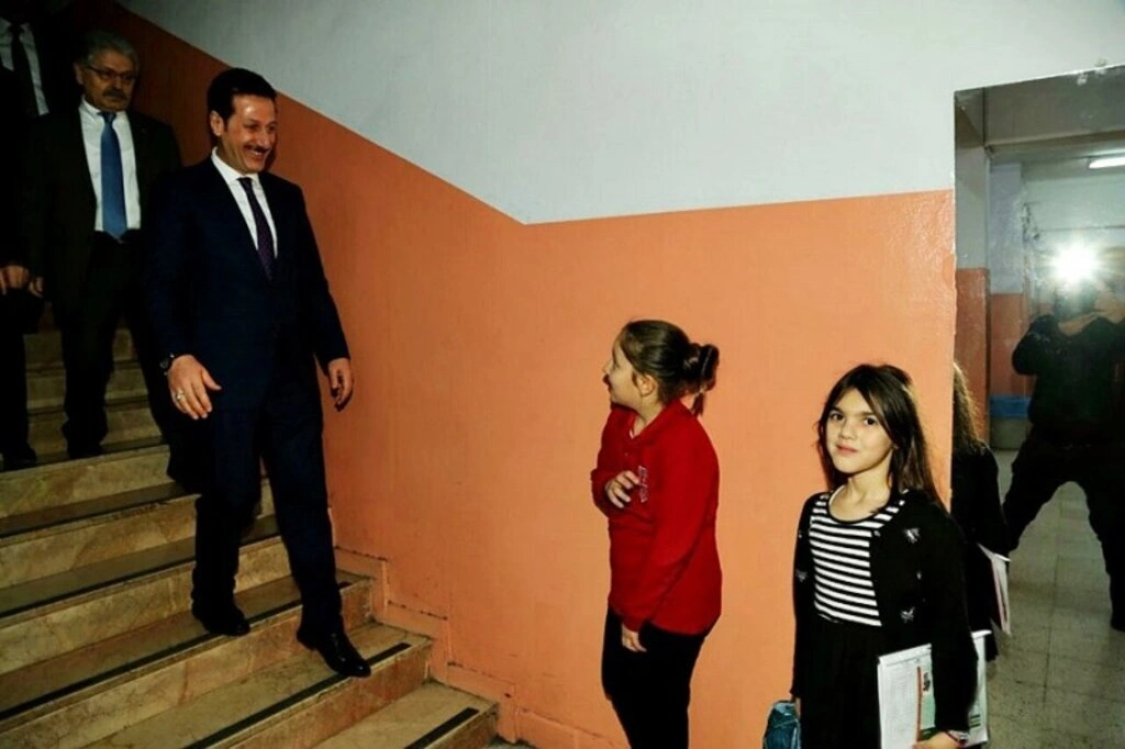 Başkan Erdoğan Tok miniklerle karne sevincini paylaştı