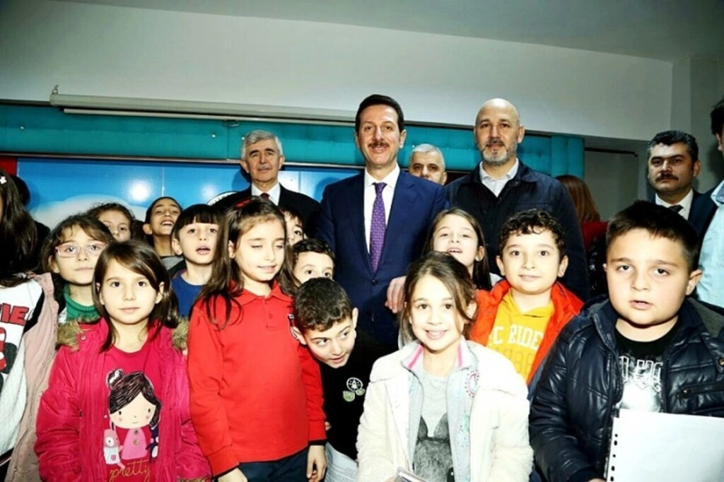 Başkan Erdoğan Tok miniklerle karne sevincini paylaştı