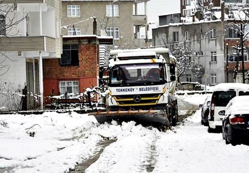 Tekkeköy’de 7/24 karla mücadele
