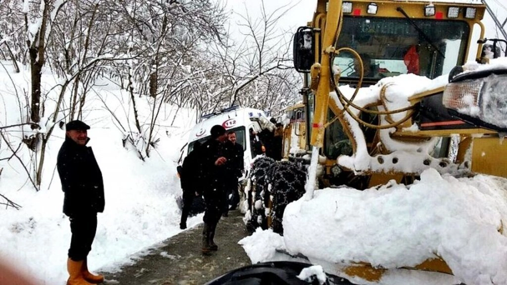 Samsun'da ekipler karla mücadele ediyor