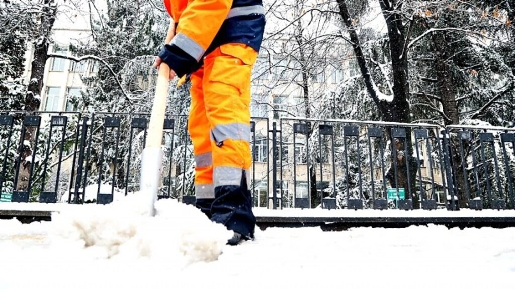 Samsun'da ekipler karla mücadele ediyor