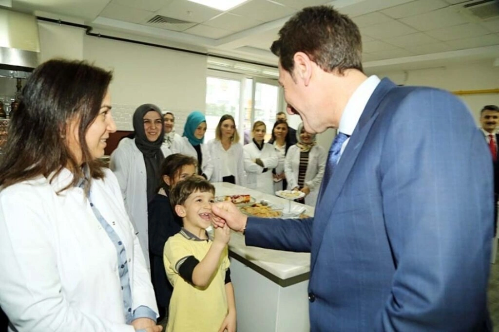 Başkan Tok, Derbahçe Sosyal Tesislerinde Bayan Kursiyerlerle bir araya geldi