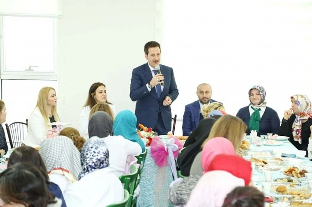 Başkan Tok, Derbahçe Sosyal Tesislerinde Bayan Kursiyerlerle bir araya geldi