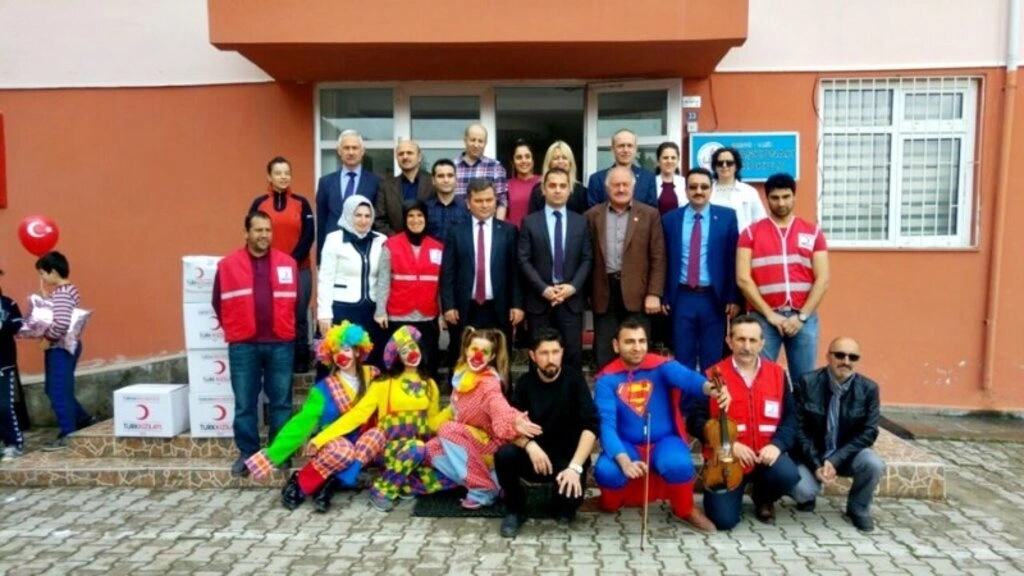 Canik Şubesi Türk Kızılayı'ndan Maarif Hareketi'ne destek