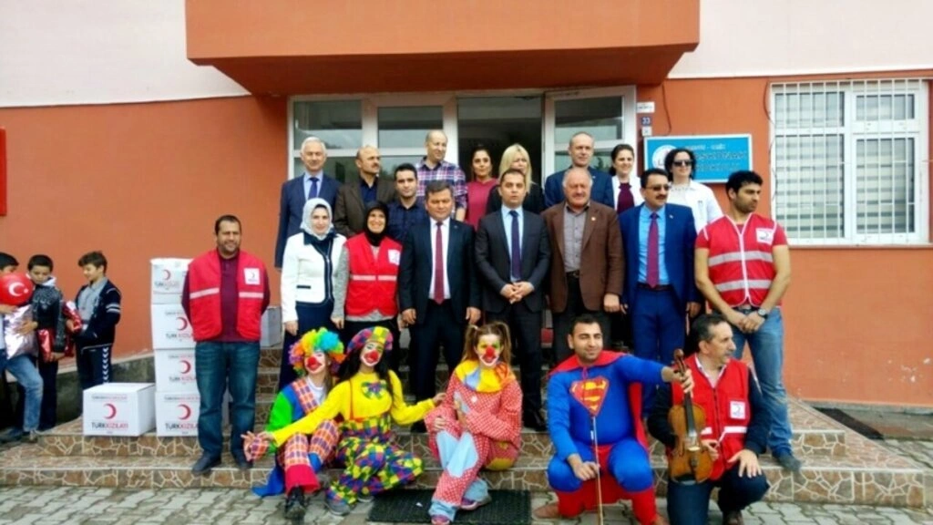 Canik Şubesi Türk Kızılayı'ndan Maarif Hareketi'ne destek