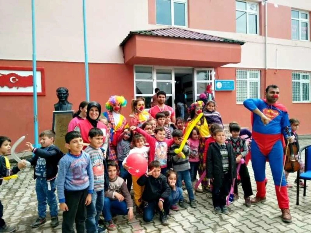 Canik Şubesi Türk Kızılayı'ndan Maarif Hareketi'ne destek