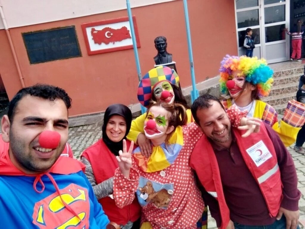 Canik Şubesi Türk Kızılayı'ndan Maarif Hareketi'ne destek