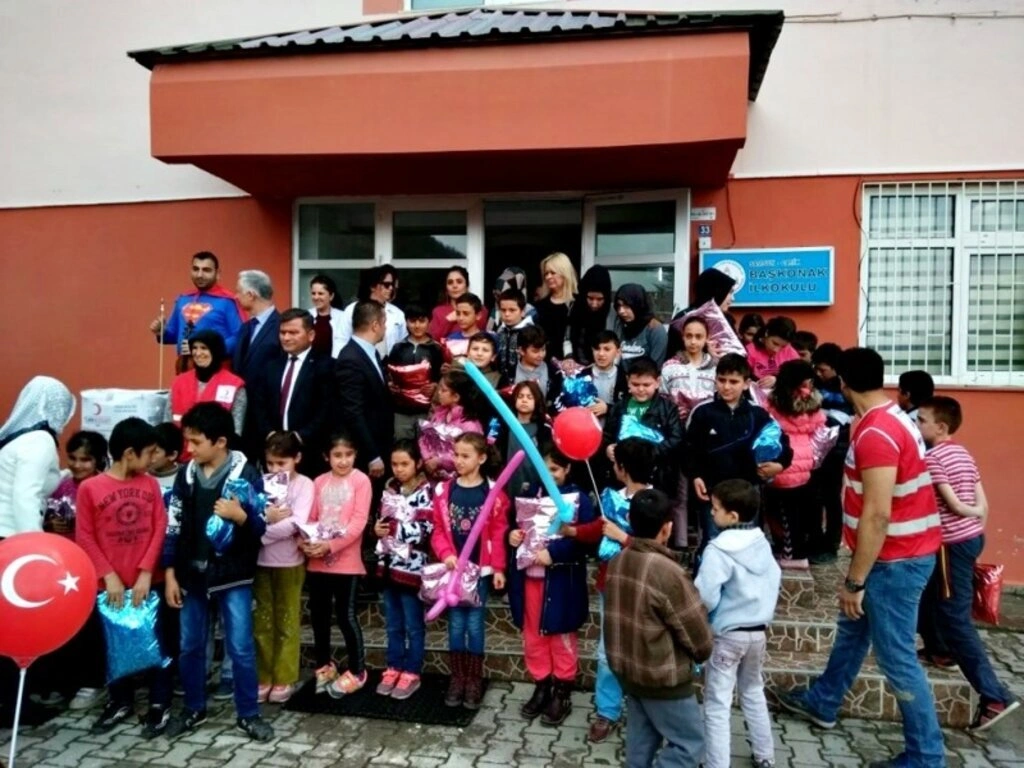 Canik Şubesi Türk Kızılayı'ndan Maarif Hareketi'ne destek