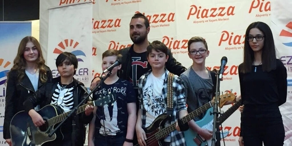 Minikler Gösterileriyle Piazza’ya Gelenleri Büyülüyor!