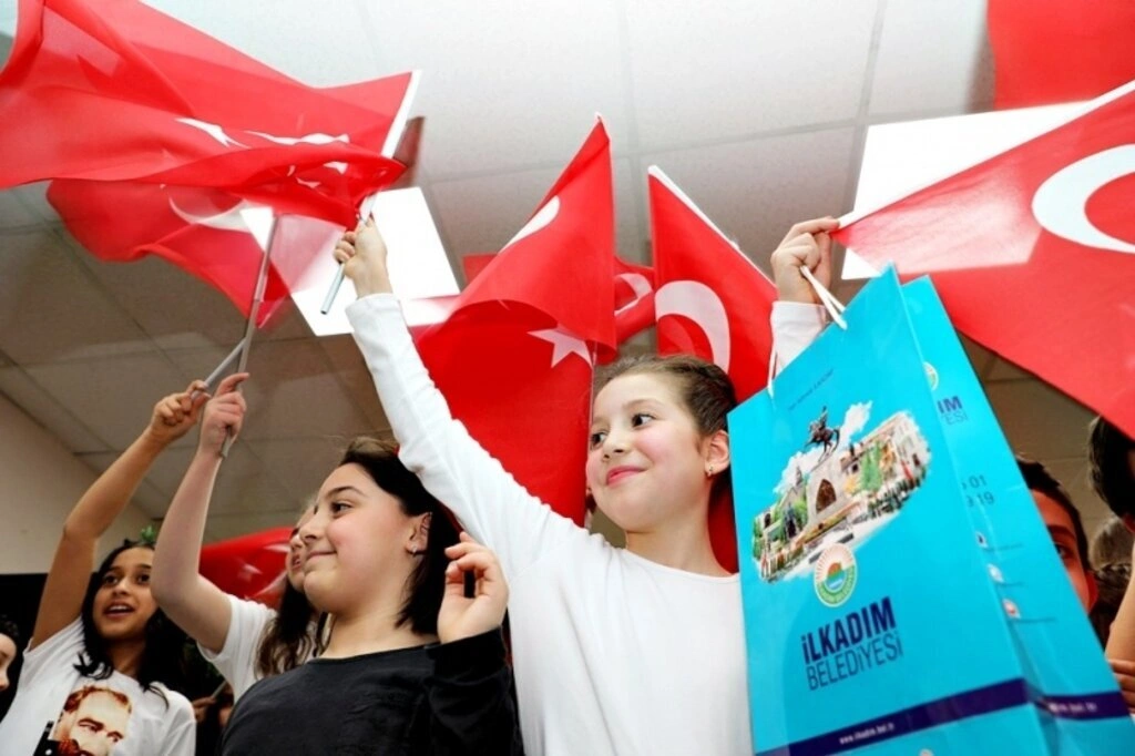 İlkadımlı Çocuklar'dan Büyük Performans