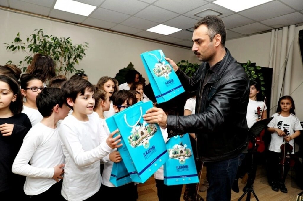 İlkadımlı Çocuklar'dan Büyük Performans