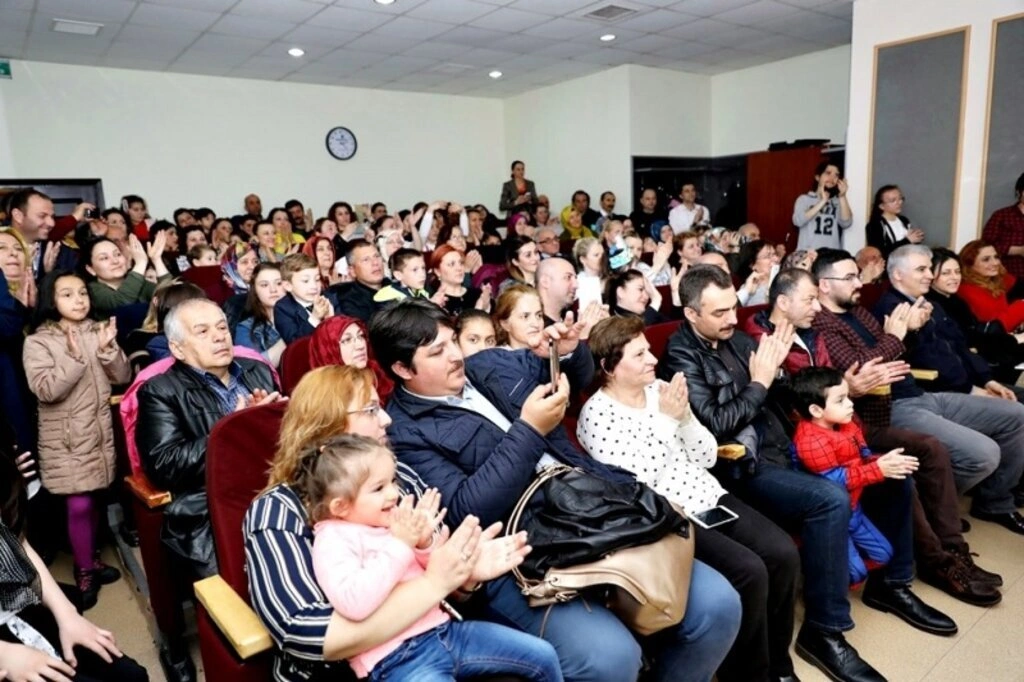 İlkadımlı Çocuklar'dan Büyük Performans