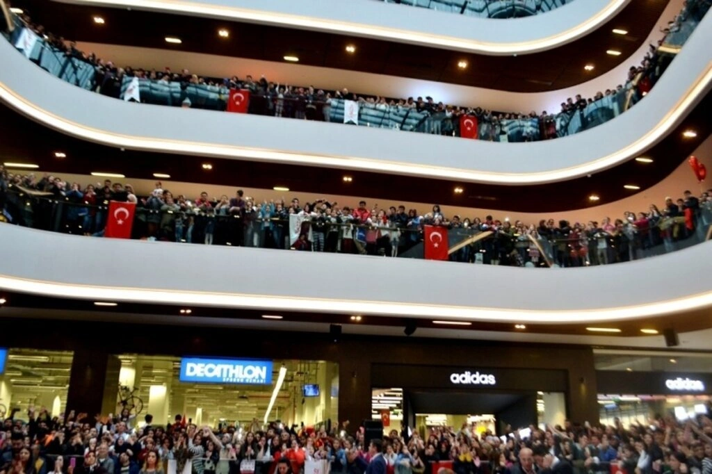Ece Seçkin Samsunluları coşturdu