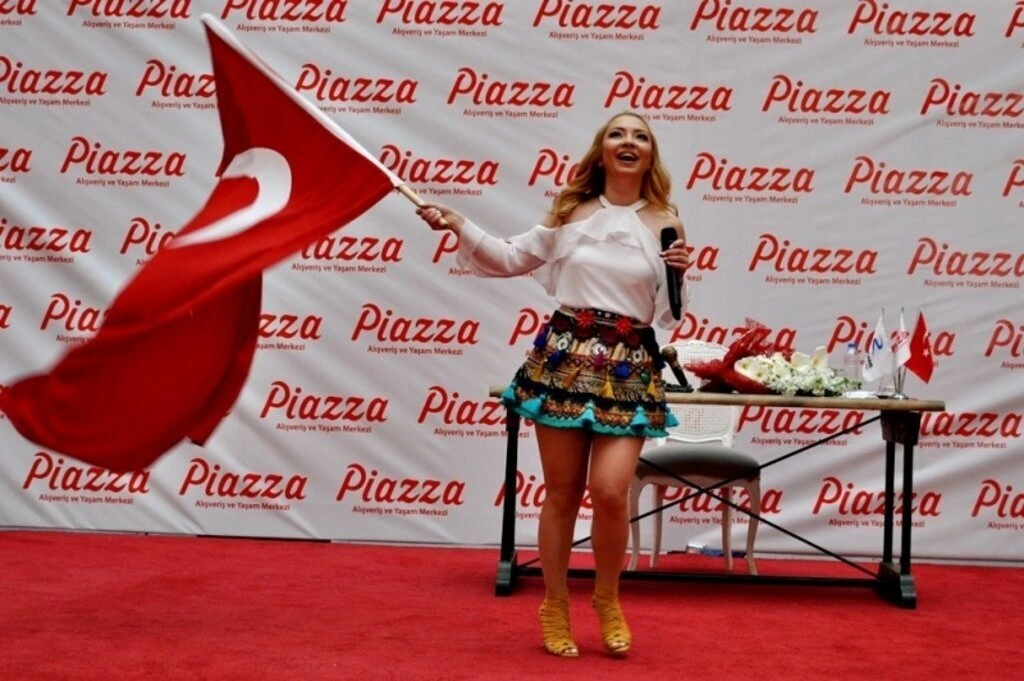 Ece Seçkin Samsunluları coşturdu