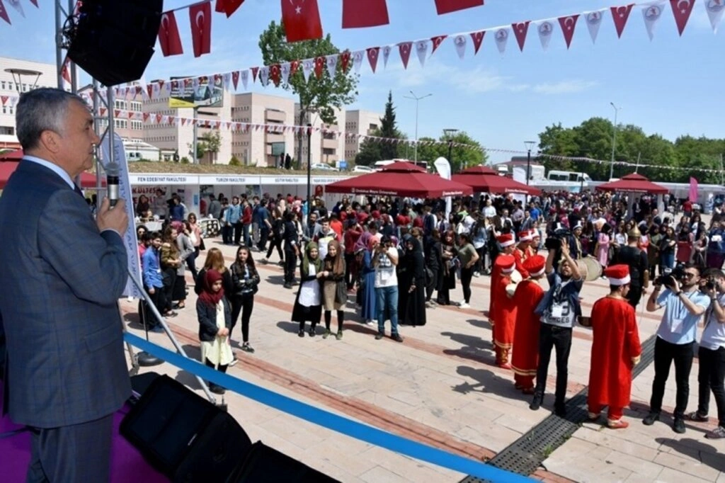 OMÜ’nün 12. Üniversite Tanıtım Günleri Şenlik Havasında Geçti