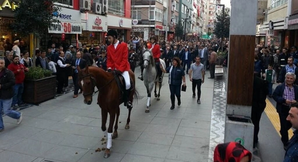 Çiftlik Caddesi üzerinde gerçekleşen Cumhuriyet Yürüyüşü Fotoğrafları