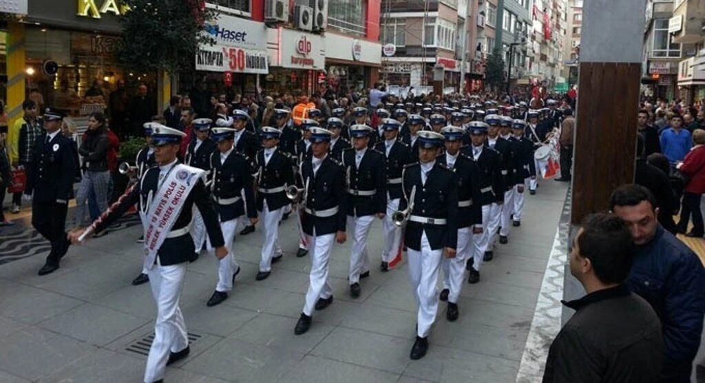 Çiftlik Caddesi üzerinde gerçekleşen Cumhuriyet Yürüyüşü Fotoğrafları