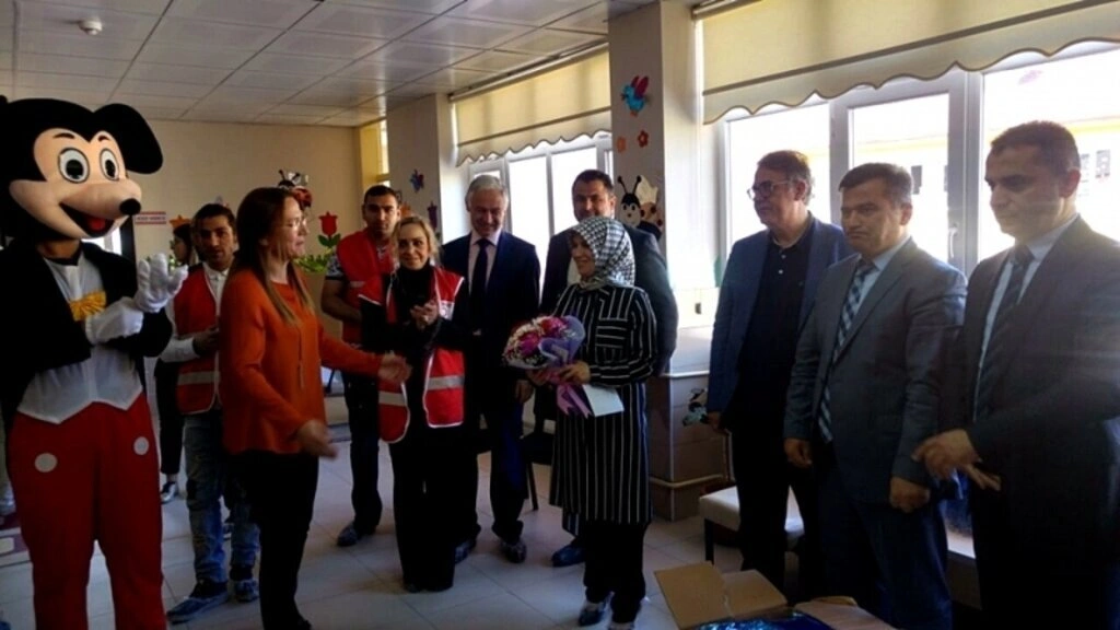 Canik Türk Kızılayı'ndan öğrencilere hediye
