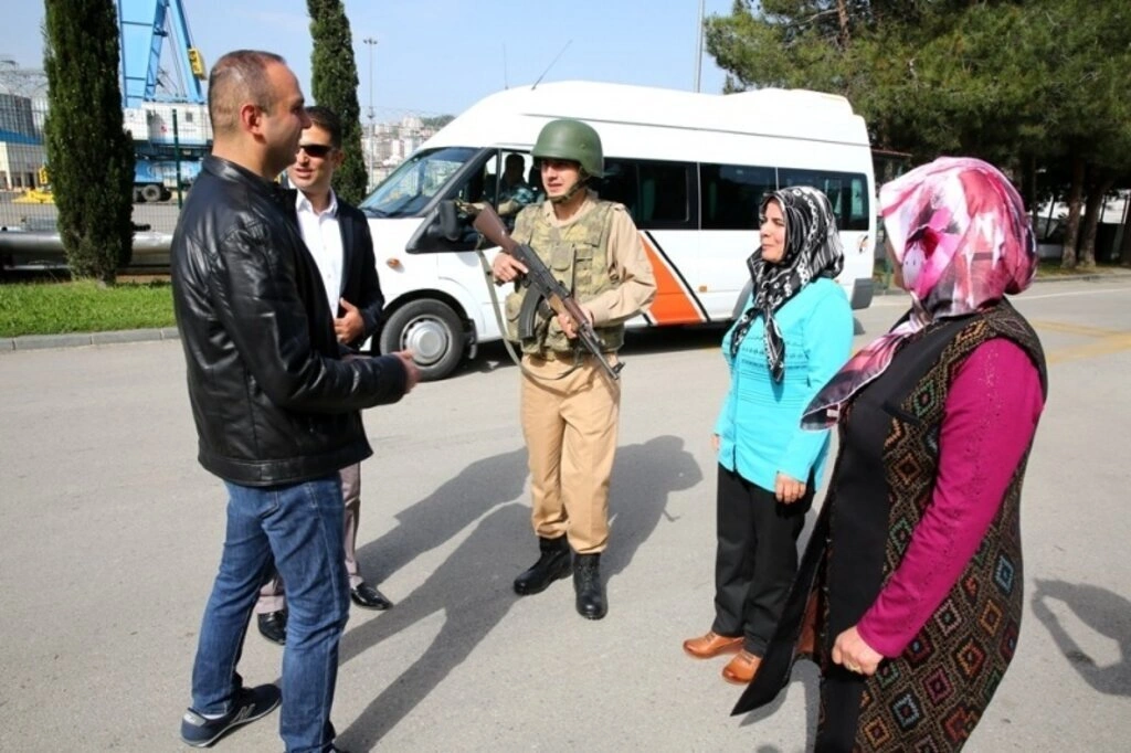 Mehmetçiğe Anneler Günü sürprizi