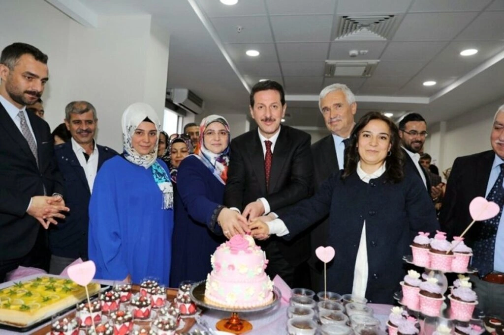 Derebahçe'de Görkemli Sergi Açılışı