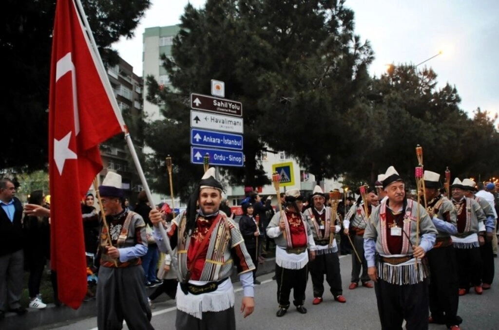 Samsun'da Fener Alayı ve Gençlik Festivali Yürüyüşü yapıldı