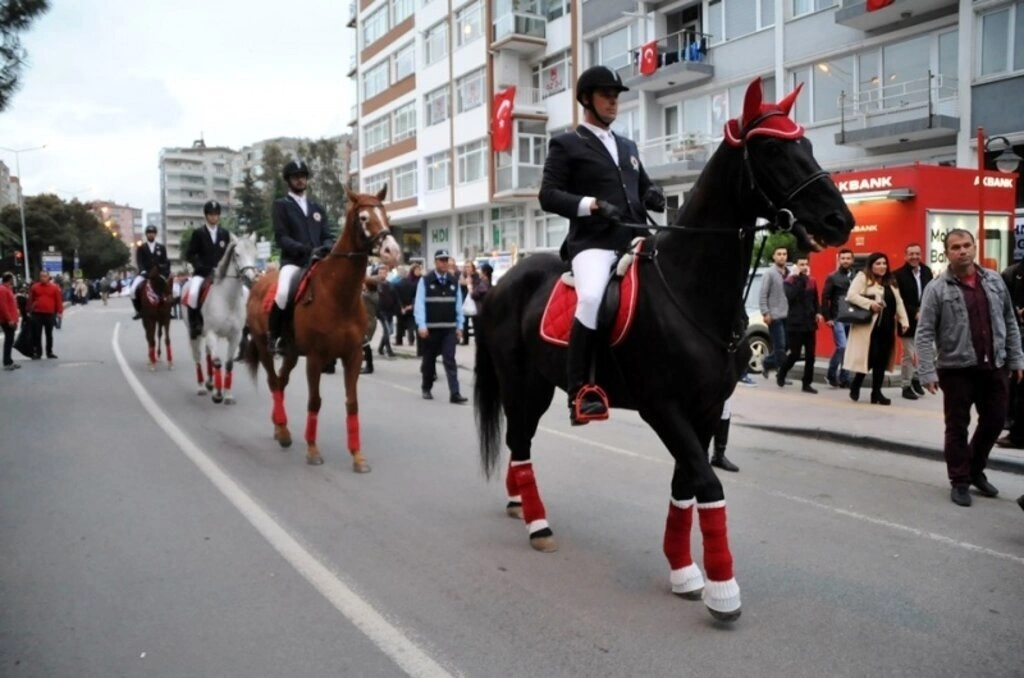 Samsun'da Fener Alayı ve Gençlik Festivali Yürüyüşü yapıldı