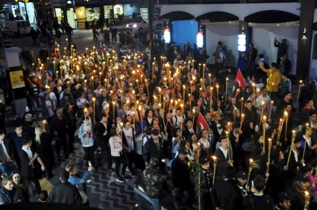 Samsun'da Fener Alayı ve Gençlik Festivali Yürüyüşü yapıldı