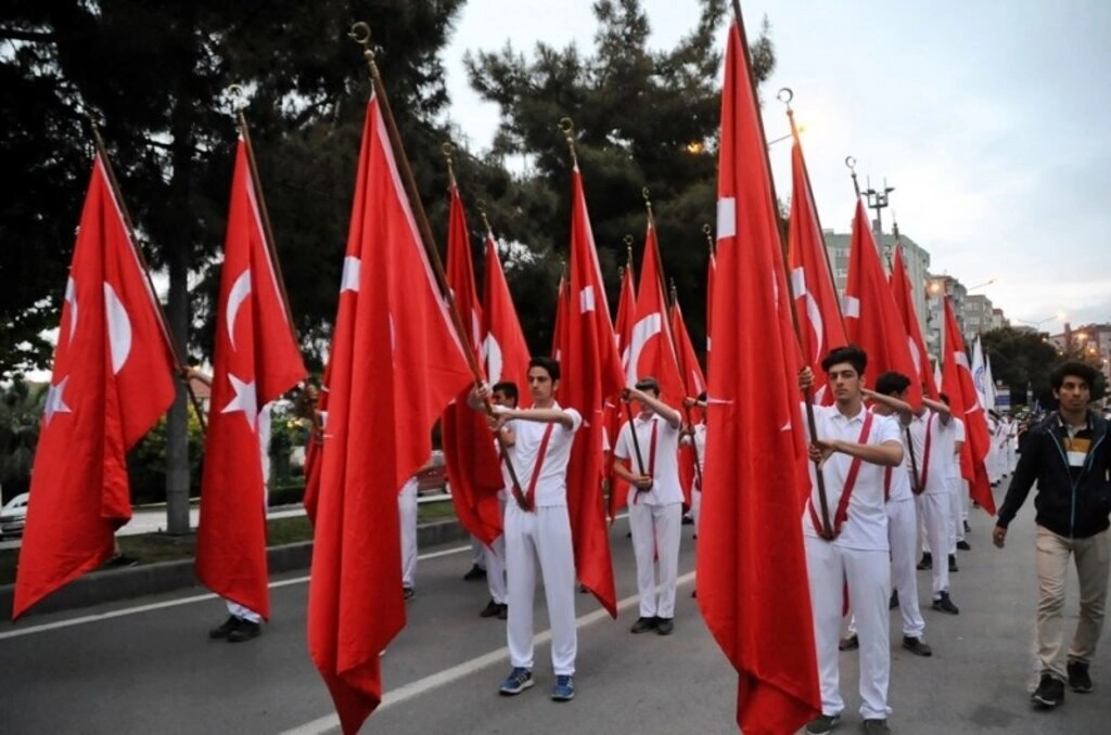 Samsun'da Fener Alayı ve Gençlik Festivali Yürüyüşü yapıldı