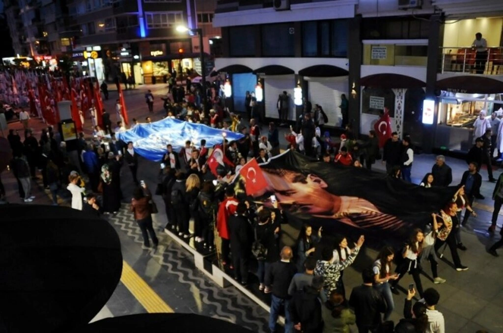 Samsun'da Fener Alayı ve Gençlik Festivali Yürüyüşü yapıldı