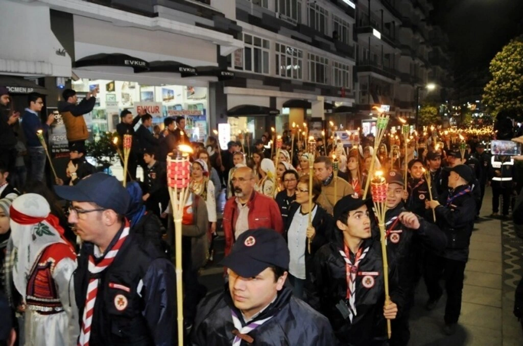 Samsun'da Fener Alayı ve Gençlik Festivali Yürüyüşü yapıldı