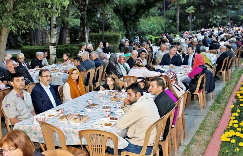Bafra İlçe Protokolü İftarda Şehit Aileleri ve Gazilerle Buluştu