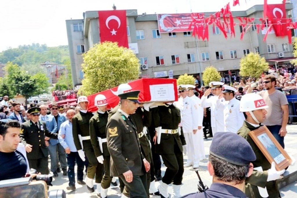 Samsun şehidini son yolculuğuna uğurladı