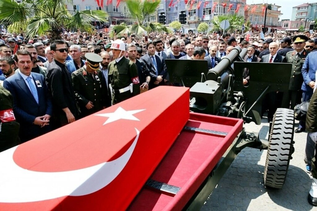 Samsun şehidini son yolculuğuna uğurladı