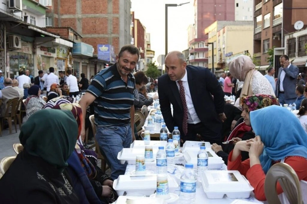Tekkeköy de on binler aynı sofra da oruç açtı