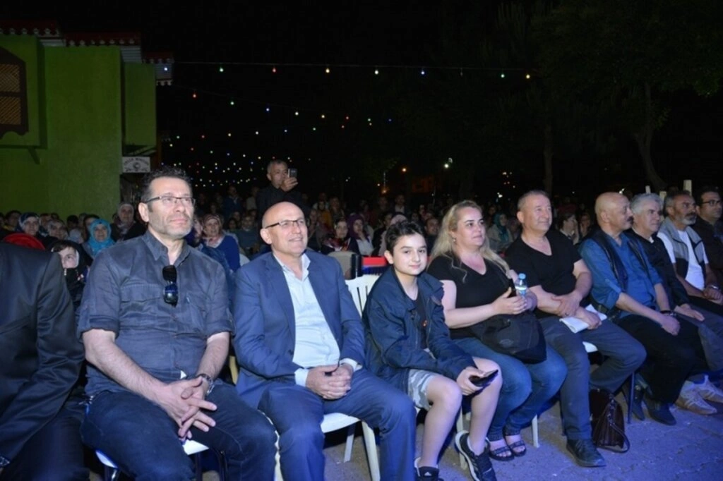 İşaret dili ile ilahi sundular