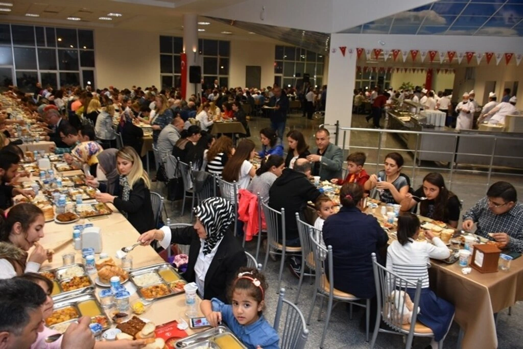 OMÜ Ailesi İftarda Bir Araya Geldi