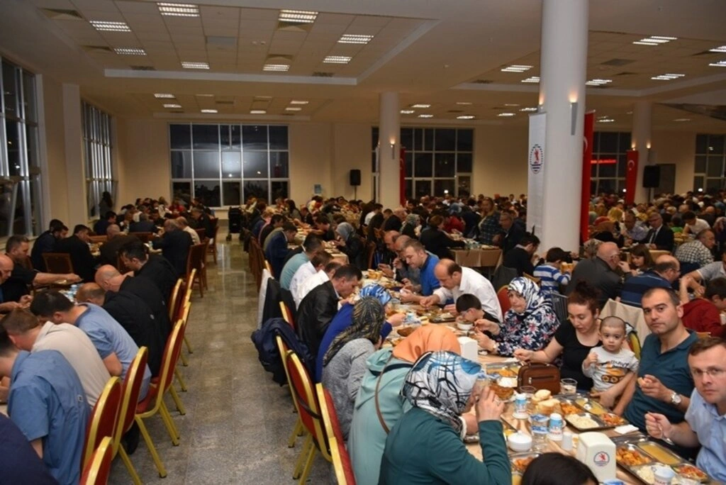 OMÜ Ailesi İftarda Bir Araya Geldi