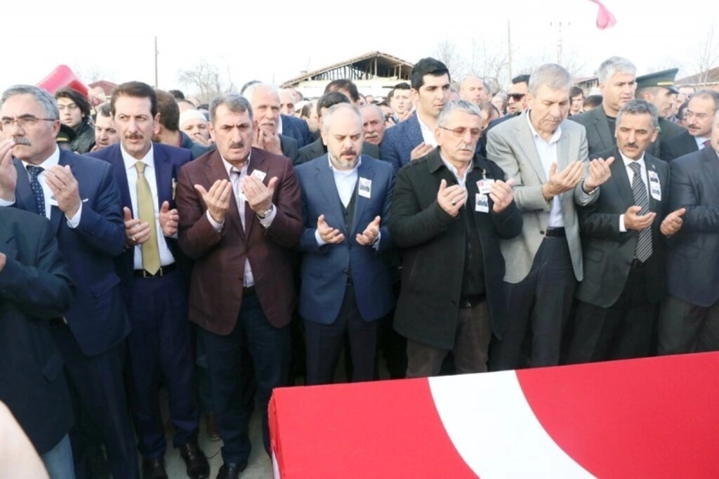 Kahraman Şehitlerimiz Şahin ve Akalın son yolculuklarına dualarla uğurlandı