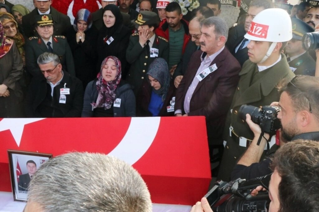 Kahraman Şehitlerimiz Şahin ve Akalın son yolculuklarına dualarla uğurlandı