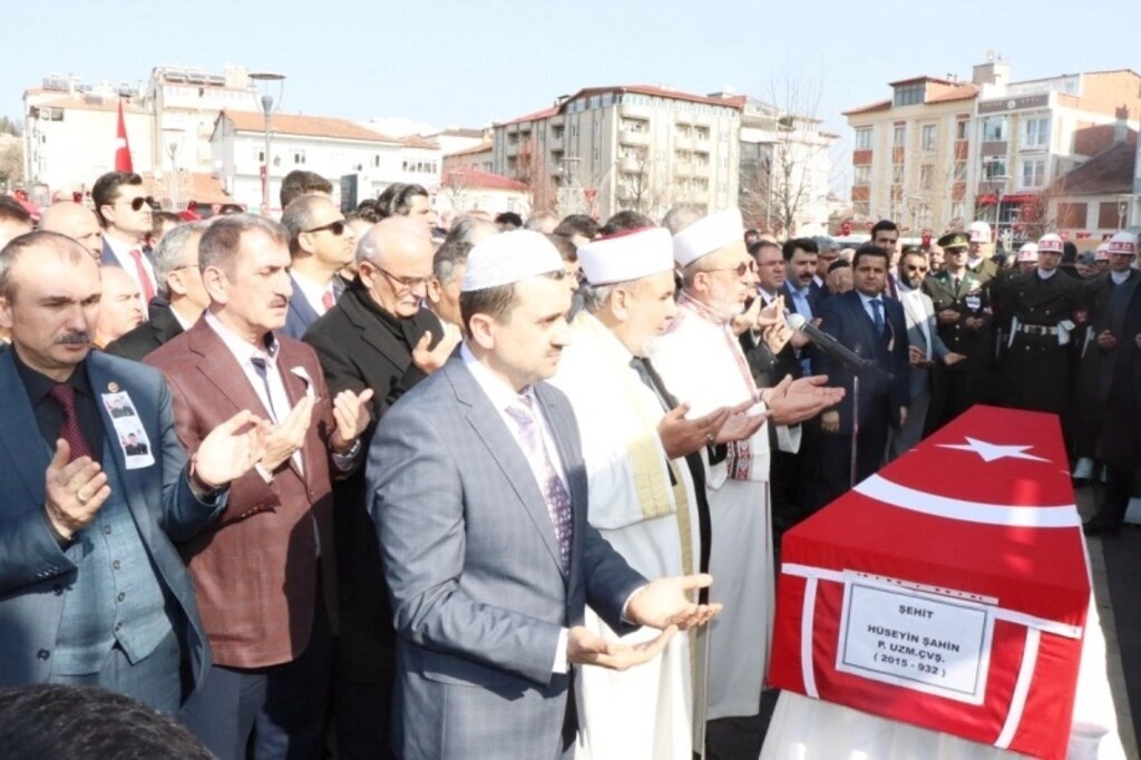 Kahraman Şehitlerimiz Şahin ve Akalın son yolculuklarına dualarla uğurlandı