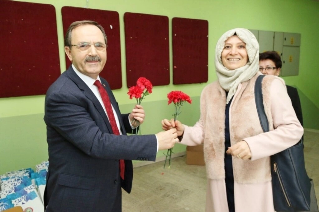 BAŞKAN ŞAHİN: KADINLAR GÜZEL BİR GELECEĞİN MİMARLARIDIR