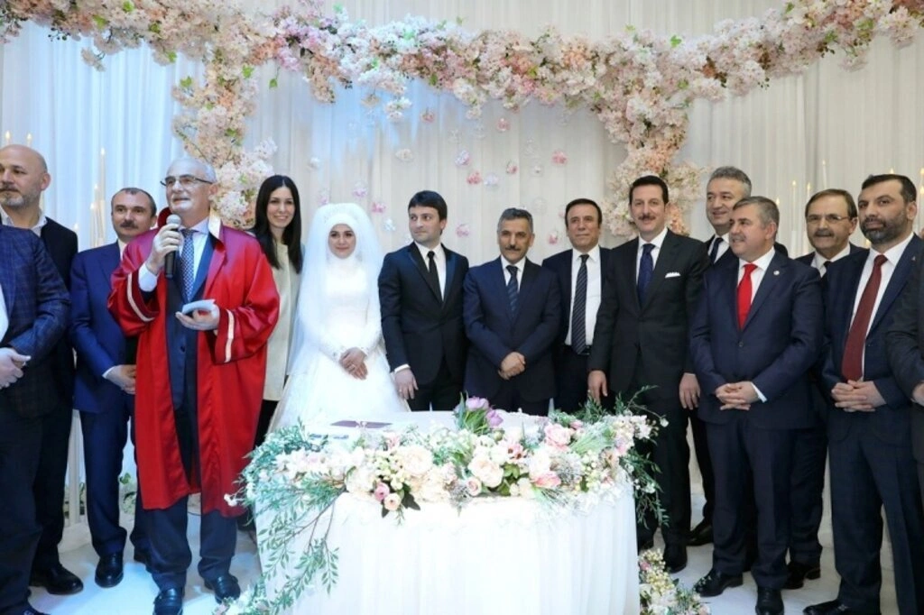 Büşra Tok ve Muhammet Kaya dünyaevine girdi