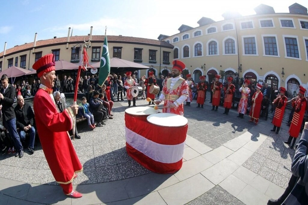 SAMSUNLULAR ÇANAKKALE VE KUT’ÜL AMARE FOTOĞRAF SERGİSİNDE BULUŞTU