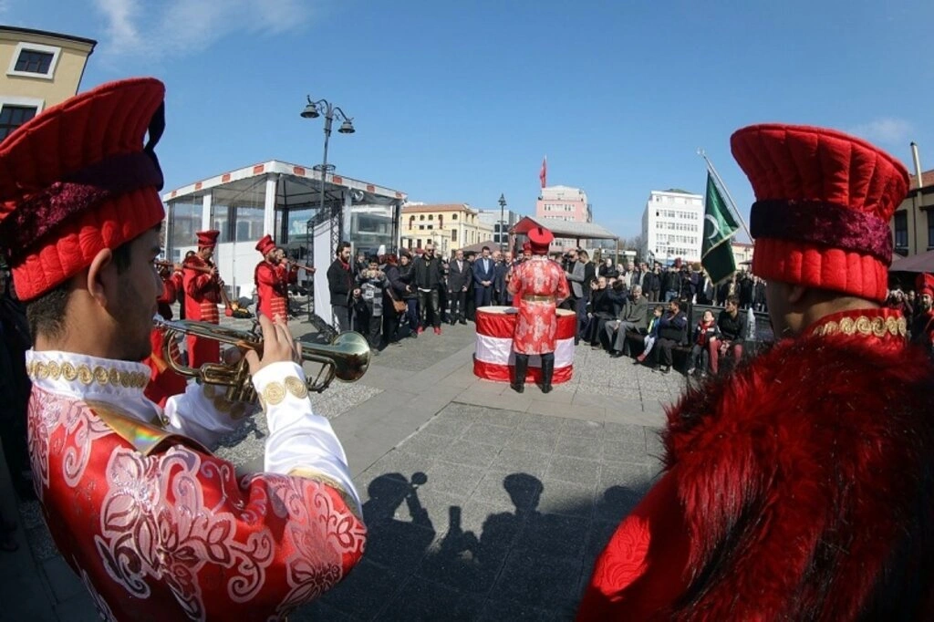 SAMSUNLULAR ÇANAKKALE VE KUT’ÜL AMARE FOTOĞRAF SERGİSİNDE BULUŞTU