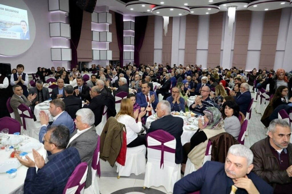 İLKADIM'DA YEREL YÖNETİMLER BULUŞMASI