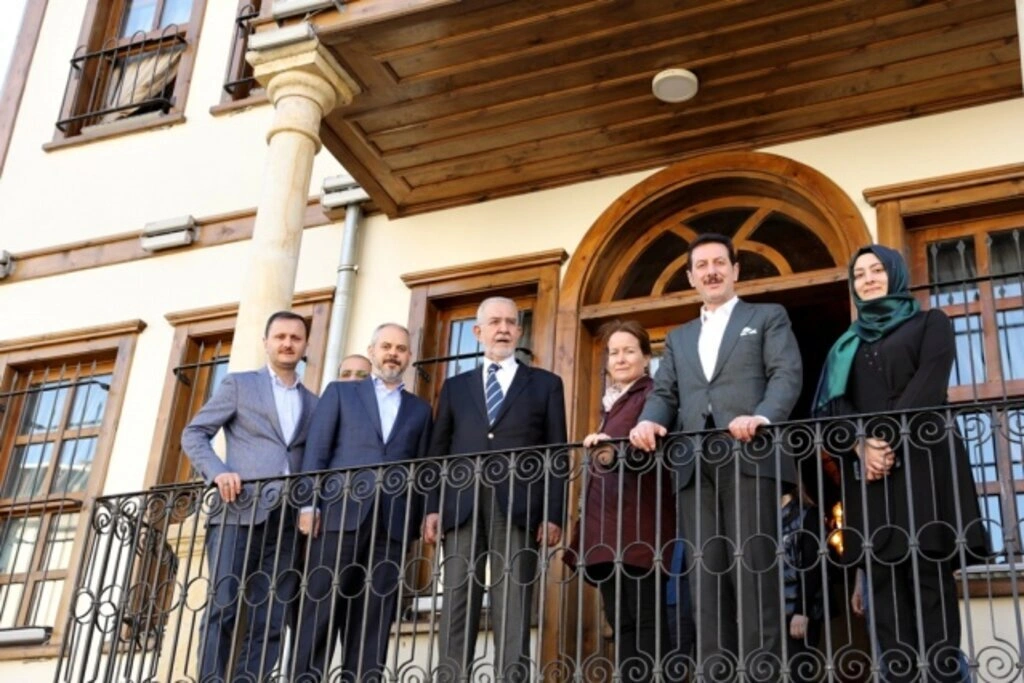 ÖMER TUĞRUL İNANÇER İLKADIMLILAR İLE BULUŞTU